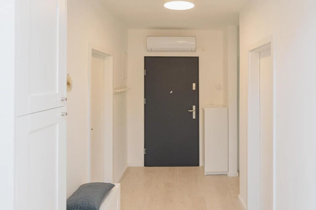 Bella Zara Lux Apartment With Jacuzzi, Grill & Garden