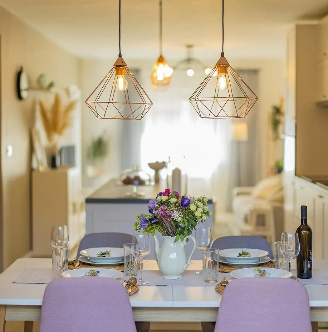 Bella Zara Lux Apartment With Jacuzzi, Grill & Garden