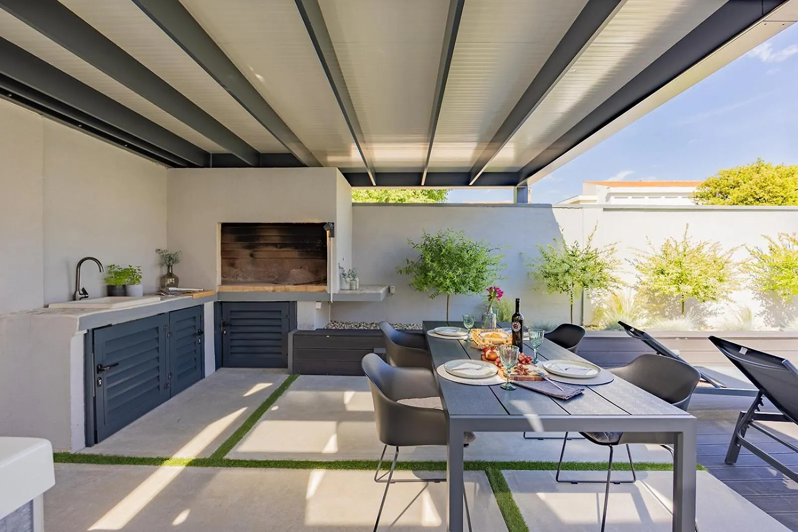 Bella Zara Lux Apartment With Jacuzzi, Grill & Garden