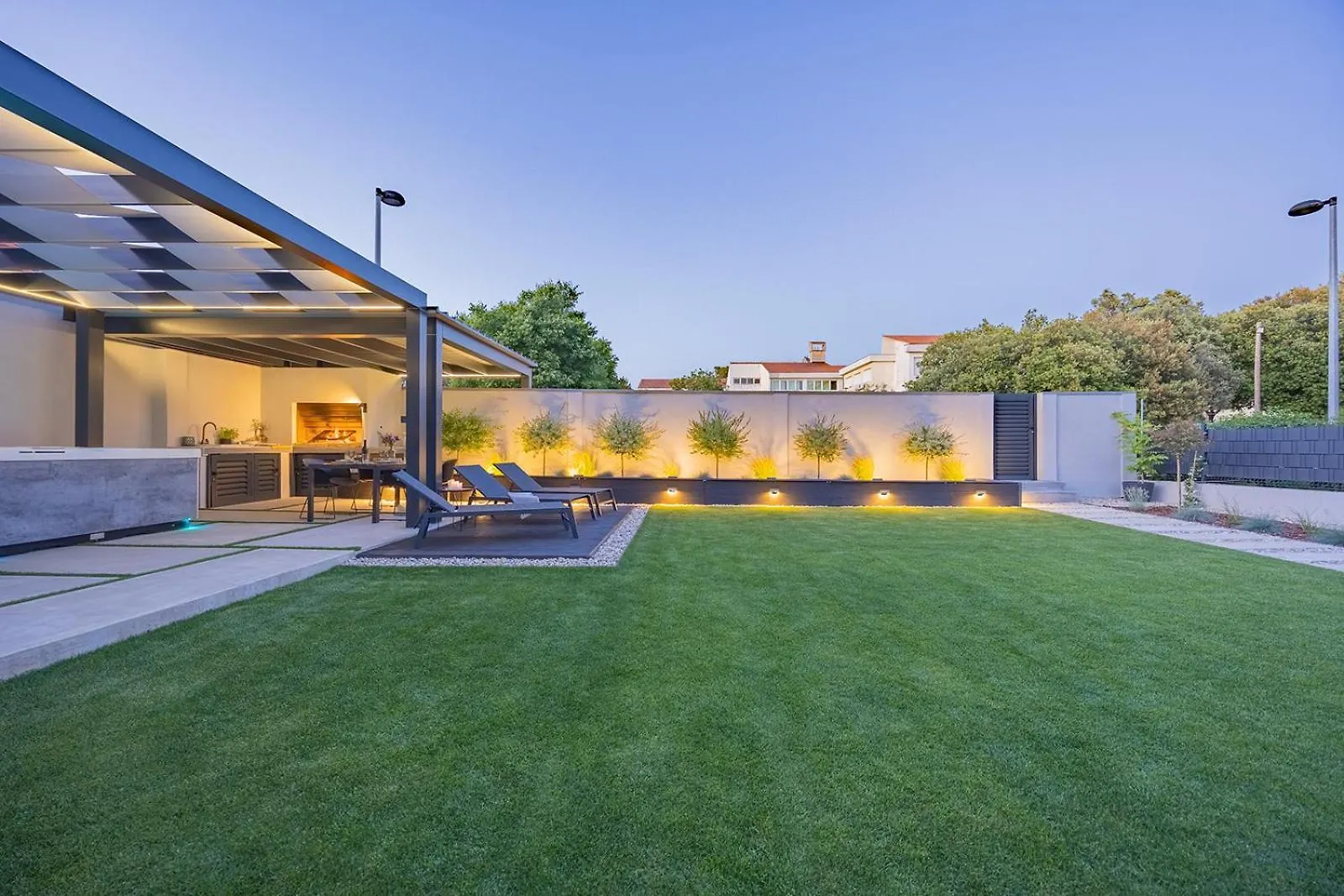 Bella Zara Lux Apartment With Jacuzzi, Grill & Garden