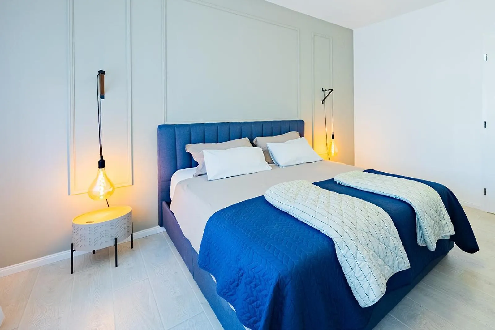 Bella Zara Lux Apartment With Jacuzzi, Grill & Garden